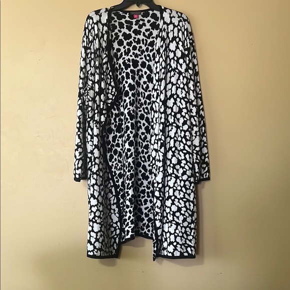 Vince Camuto Black and White Animal Print jacket - Picture 1 of 1
